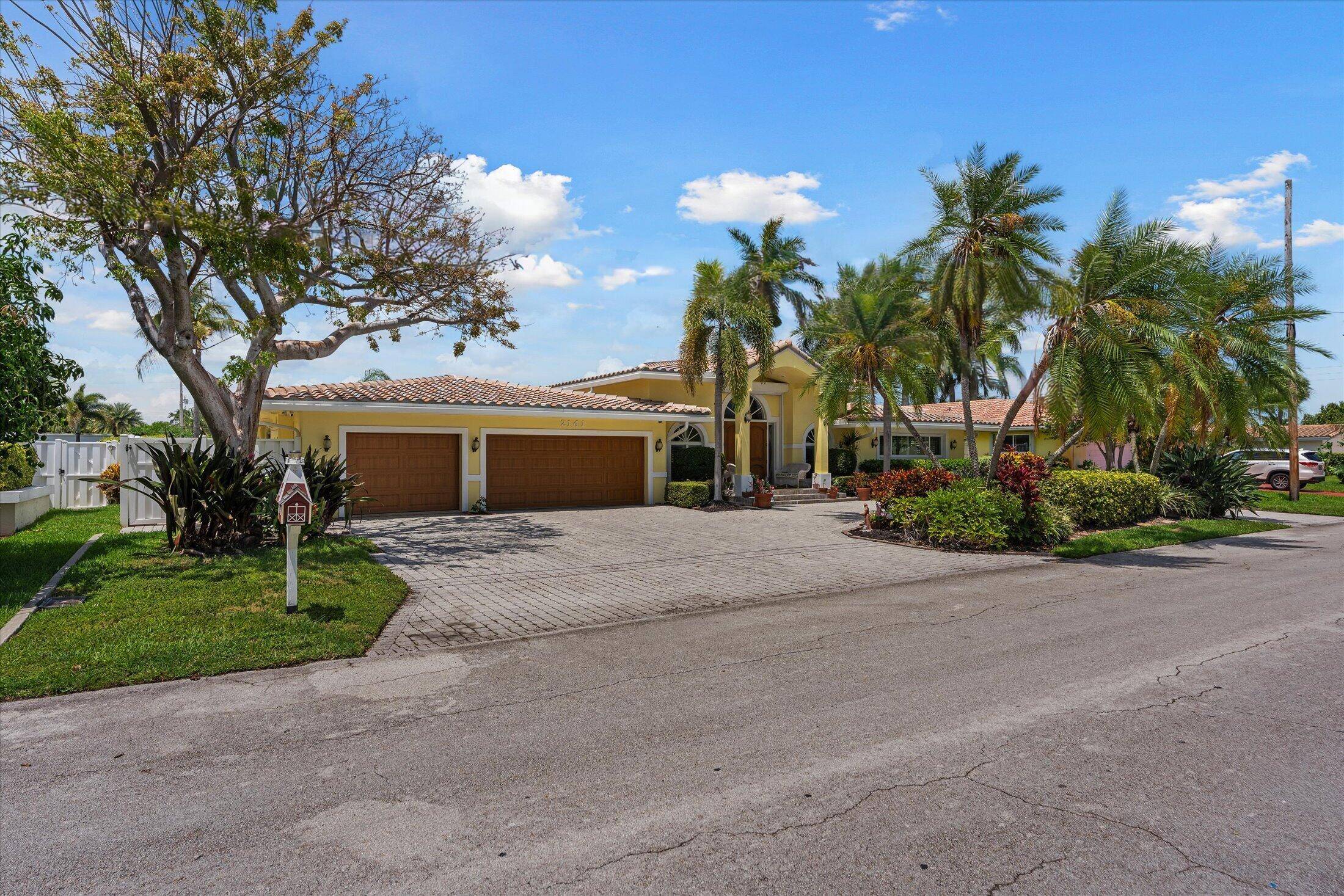 Located in highly desirable Lighthouse on 100' of waterfront.
