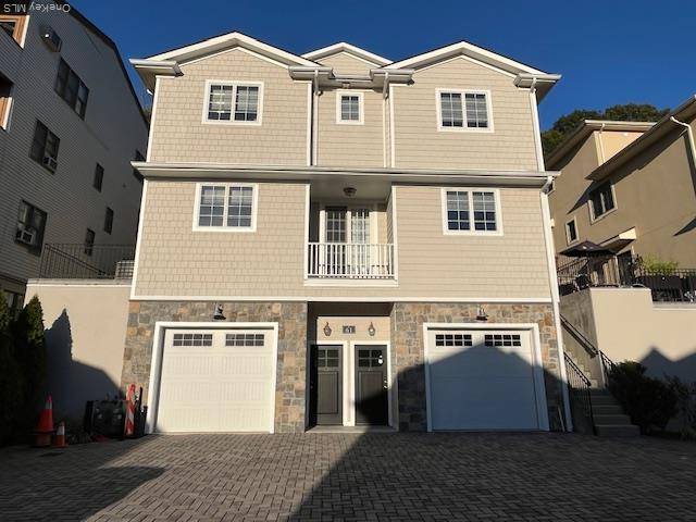 End Unit Three Bedroom, 2.