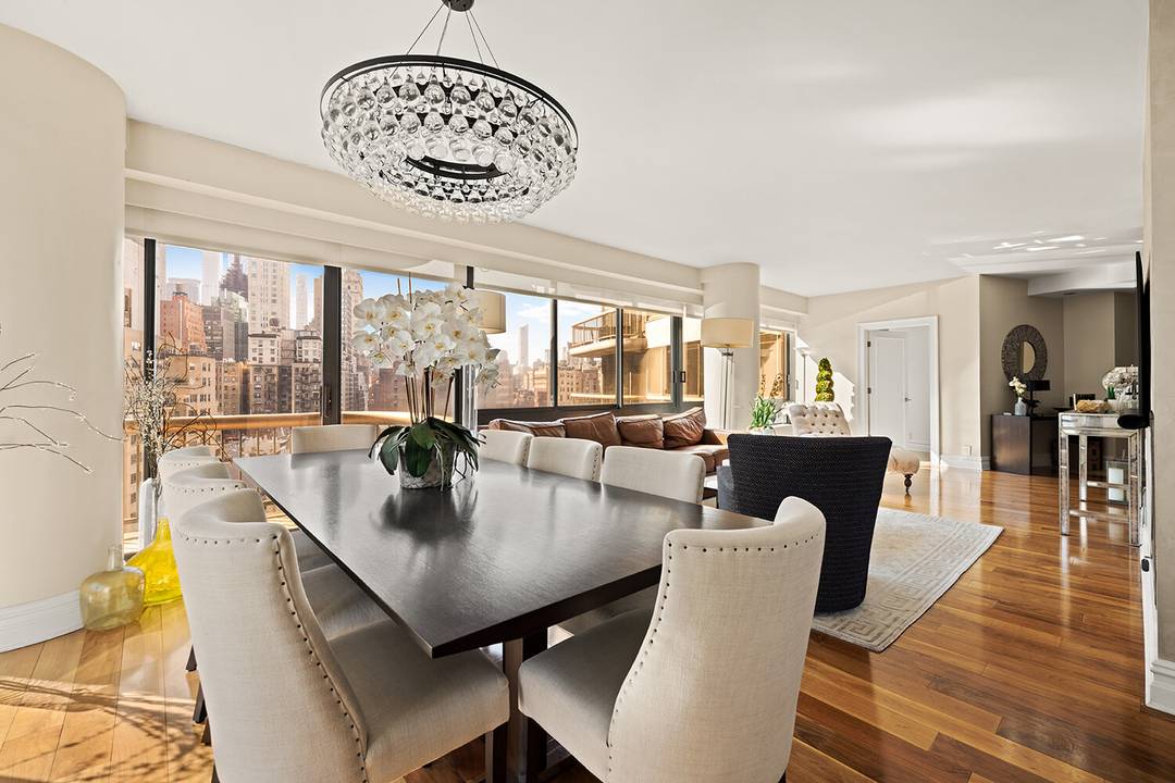 In Manhattan scale and size are themselves a luxury, and this sprawling corner 4 bed, 2.