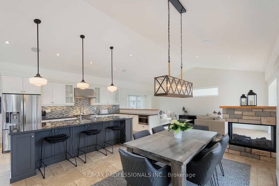 Stunning South Oakville home on a private lot near the lake, parks amp ; top rated schools !
