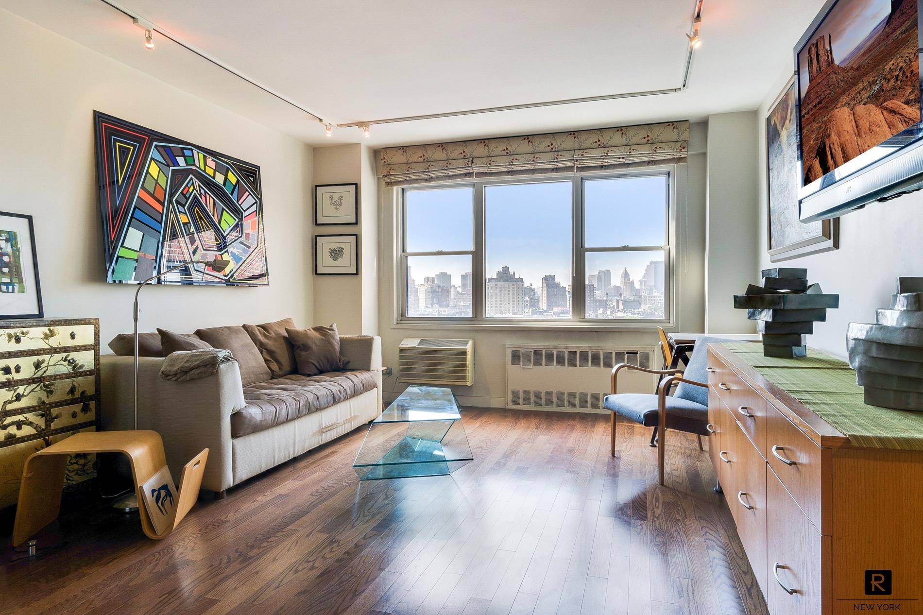 Large and luxurious studio in the highly sought after Van Gogh Coop adjacent to beautiful Jackson Square Park in the West Village.