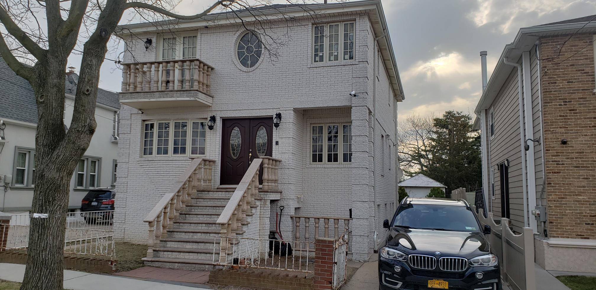 A ONE OF A KIND GEORGEOUS 2 FAMILY HOME IN WAKEFIELD SOUTH OZONE PARK THIS FAMILY HOME FEATURES A GORGEOUS LANDSCAPE ON A 40 BY 130 FT.