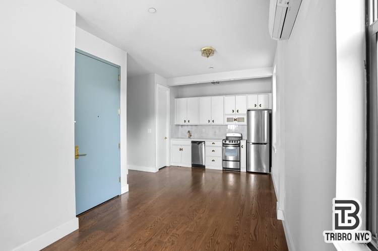 Beautiful 1 bedroom in historical mansion in Clinton Hill, and has been recently renovated.