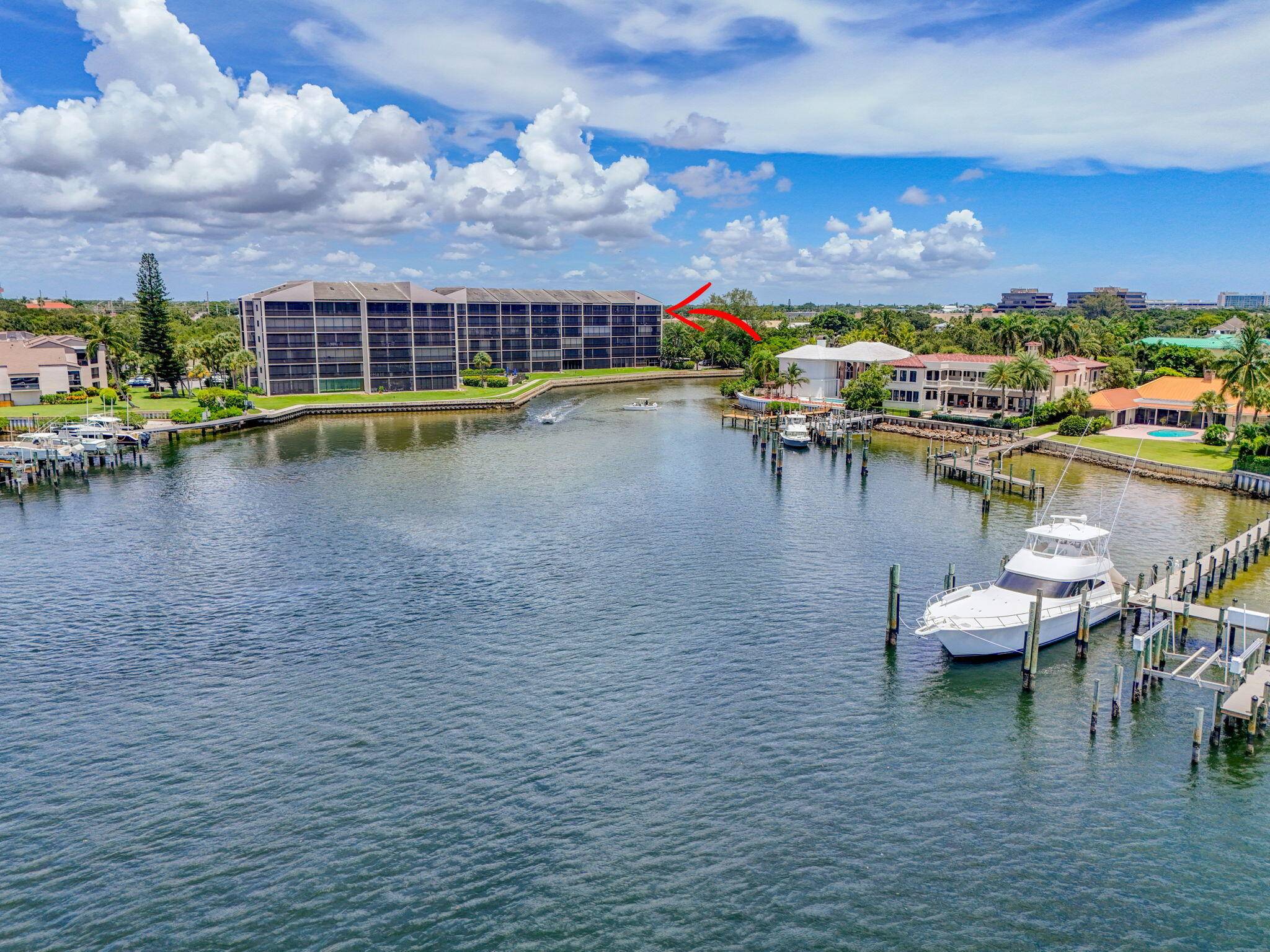 ONE OF A KIND, PENTHOUSE, NE Corner END UNIT with panoramic water views and additional 400 sf loft !