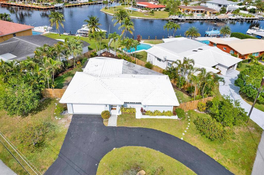 Fantastic opportunity to rent this single family home with beautiful Intracoastal views !