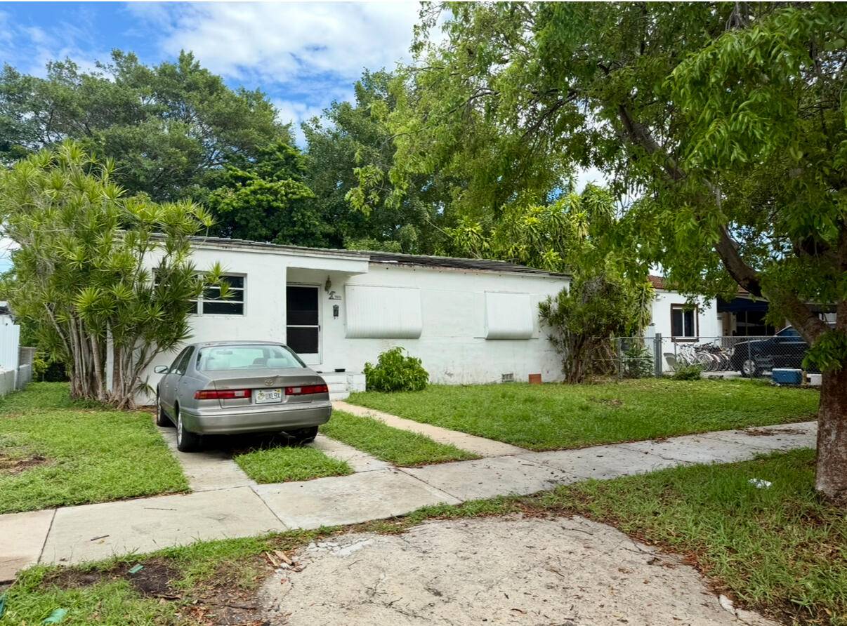Investor Special Prime Miami Location Near Coral Gables 6, 250 Sq Ft LotRare investment opportunity in one of Miami's most desirable areas !