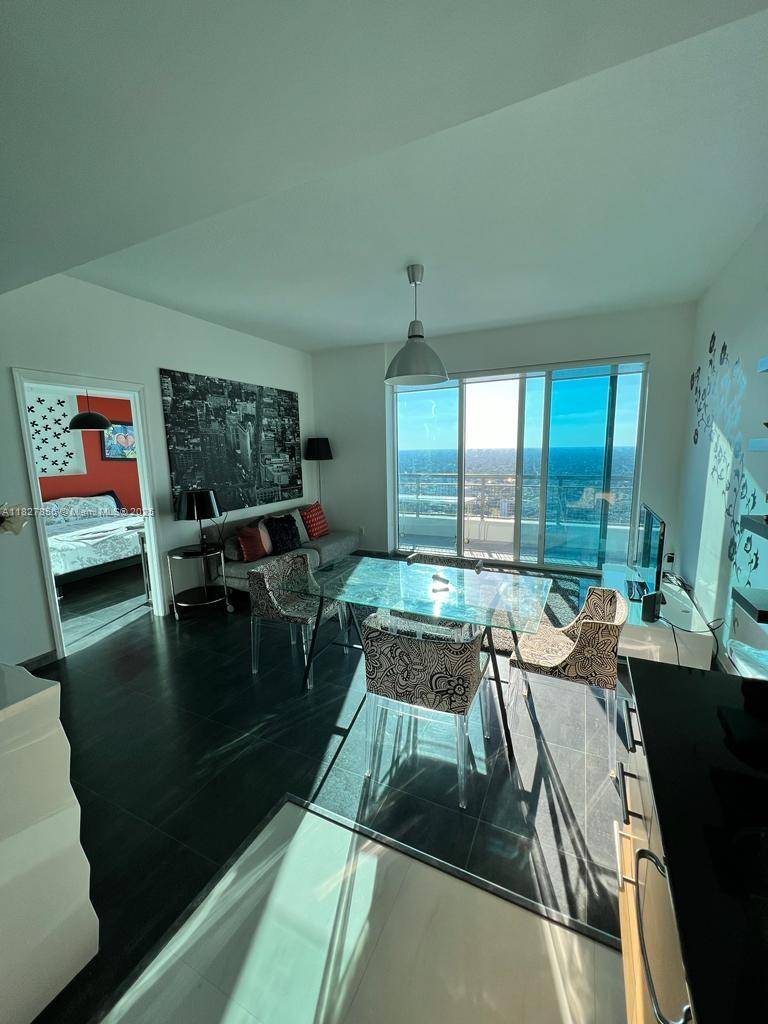This one bedroom residence, ideally located in the heart of Brickell, offers a rare opportunity to own a home with breathtaking views of both the ocean and Miami s iconic ...