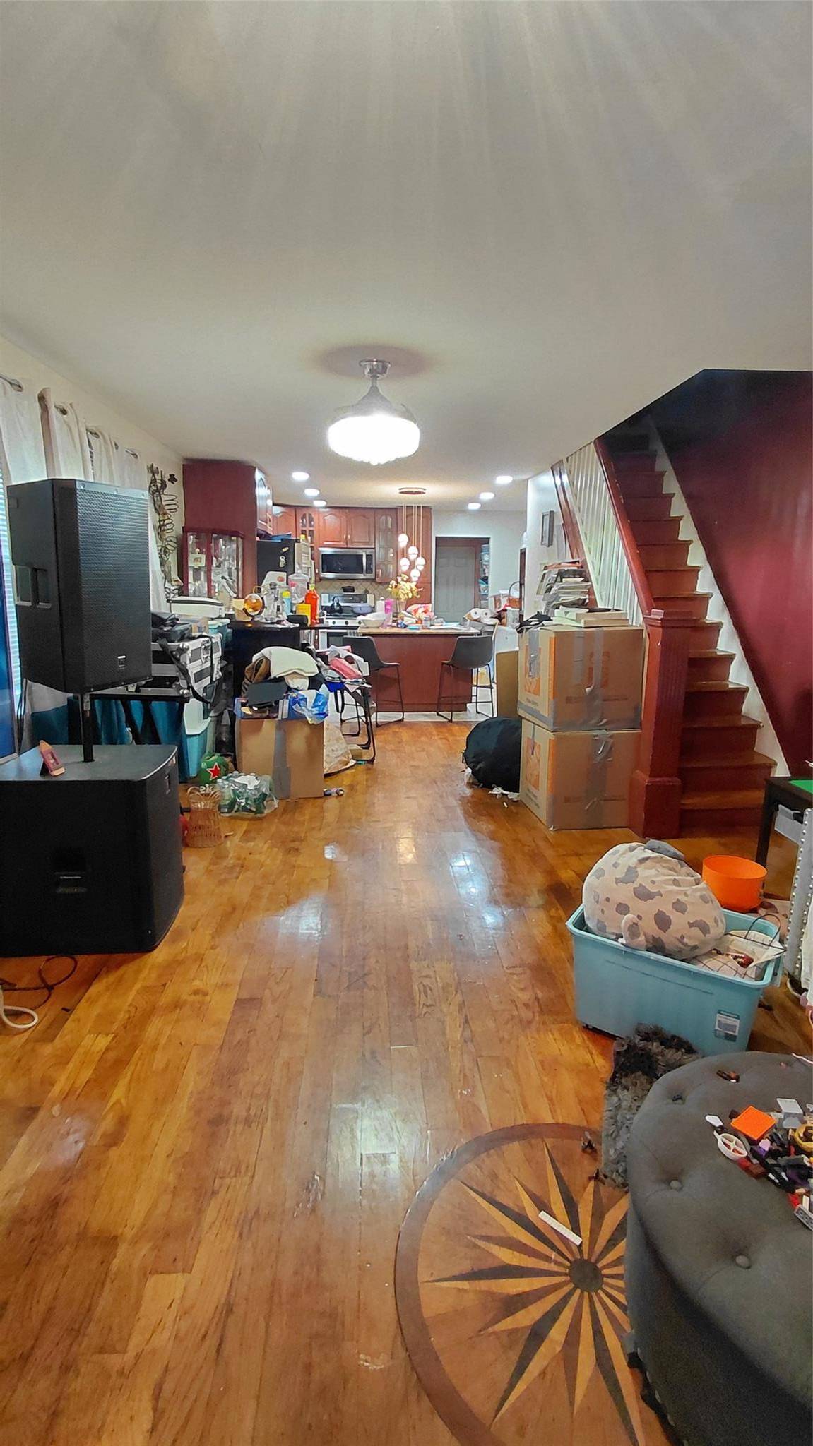 Beautiful, very well kept single family home in the peaceful block of Jamaica.