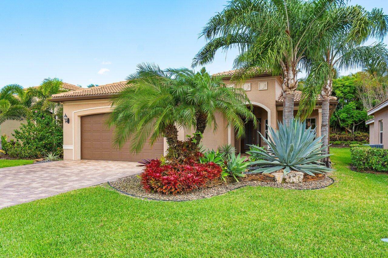 Beautifully appointed Rebecca model 2 2 den on private, lushly landscaped lot.
