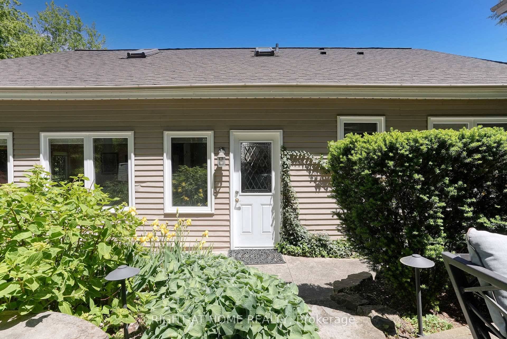 Designed with senior living in mind and no exterior maintenance required, this 2 bedroom 2 full washroom home features a main floor primary bedroom and a 3 piece en suite ...