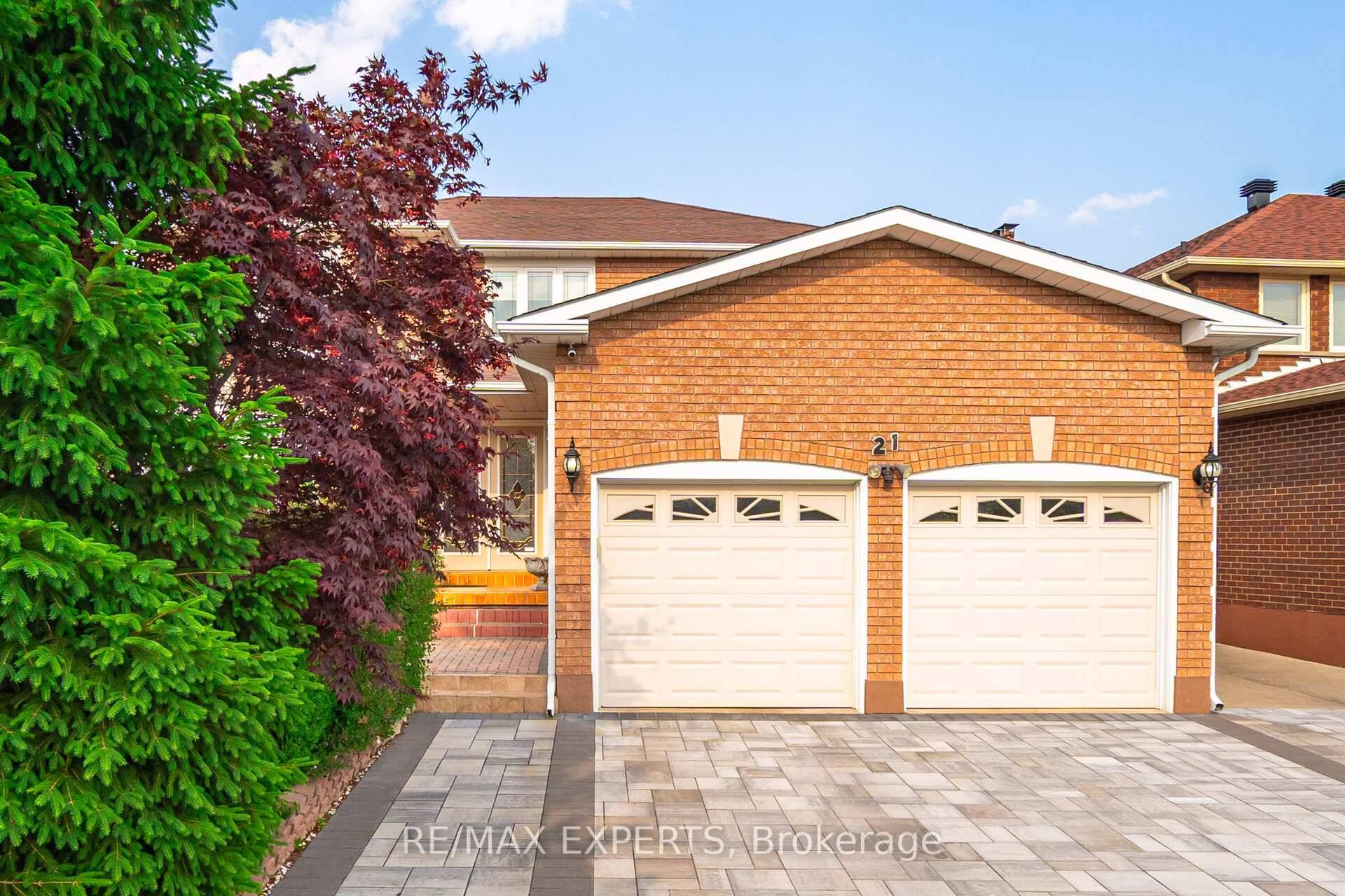 CHARM amp ; CLASS PERSONIFIED IN THIS MAJESTIC HOME IN A SOUGHT AFTER NEIGHBOURHOOD !