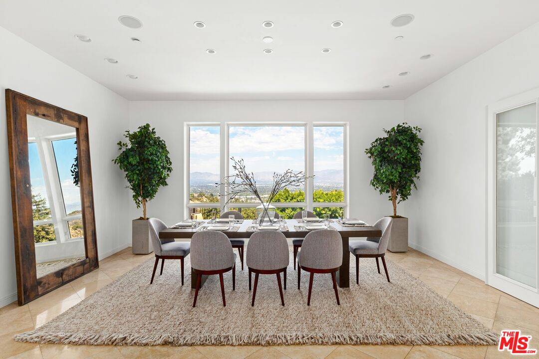 14435 Mulholland Dr 6BR Bel Air La