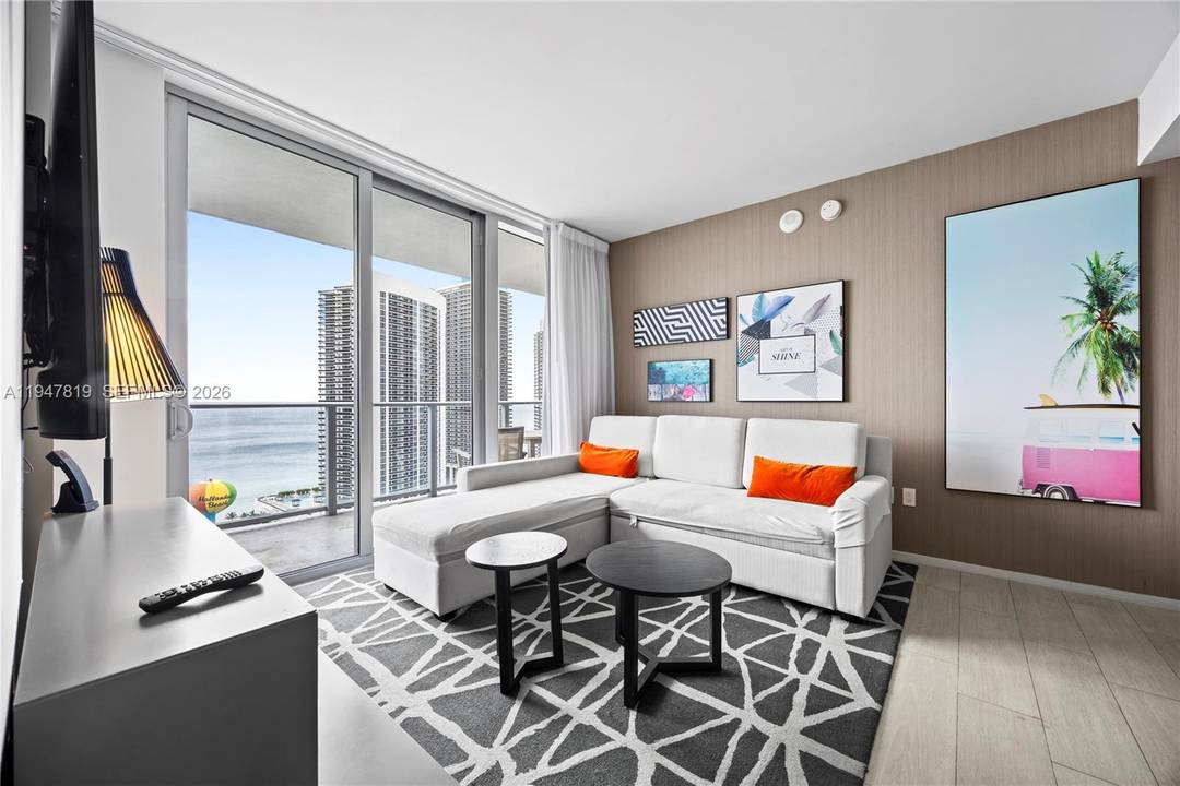 Priced to Sell, Turn Key amp ; Airbnb Ready !