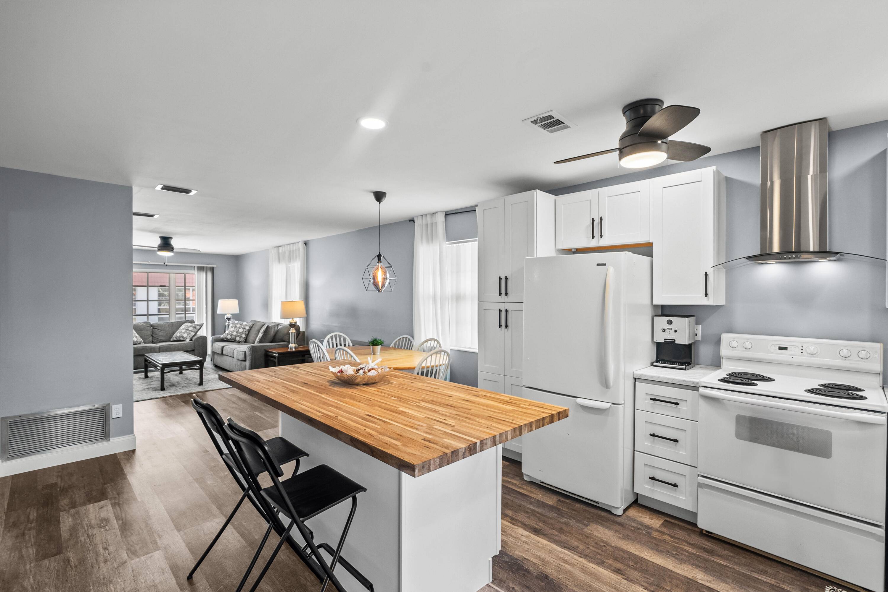Fall in love with this beautifully renovated, meticulously maintained and loved 2 2 condo in the highly desirable 55 Vista Pines community !
