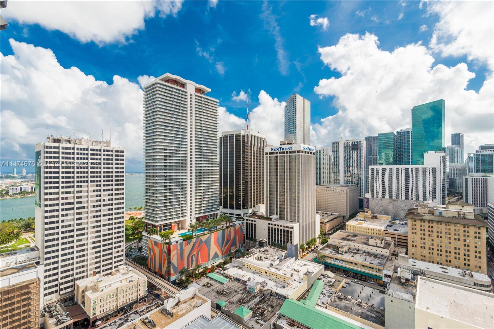 Experience chic Downtown Miami living in this well maintained furnished 1BD 1BA unit located at Loft II.