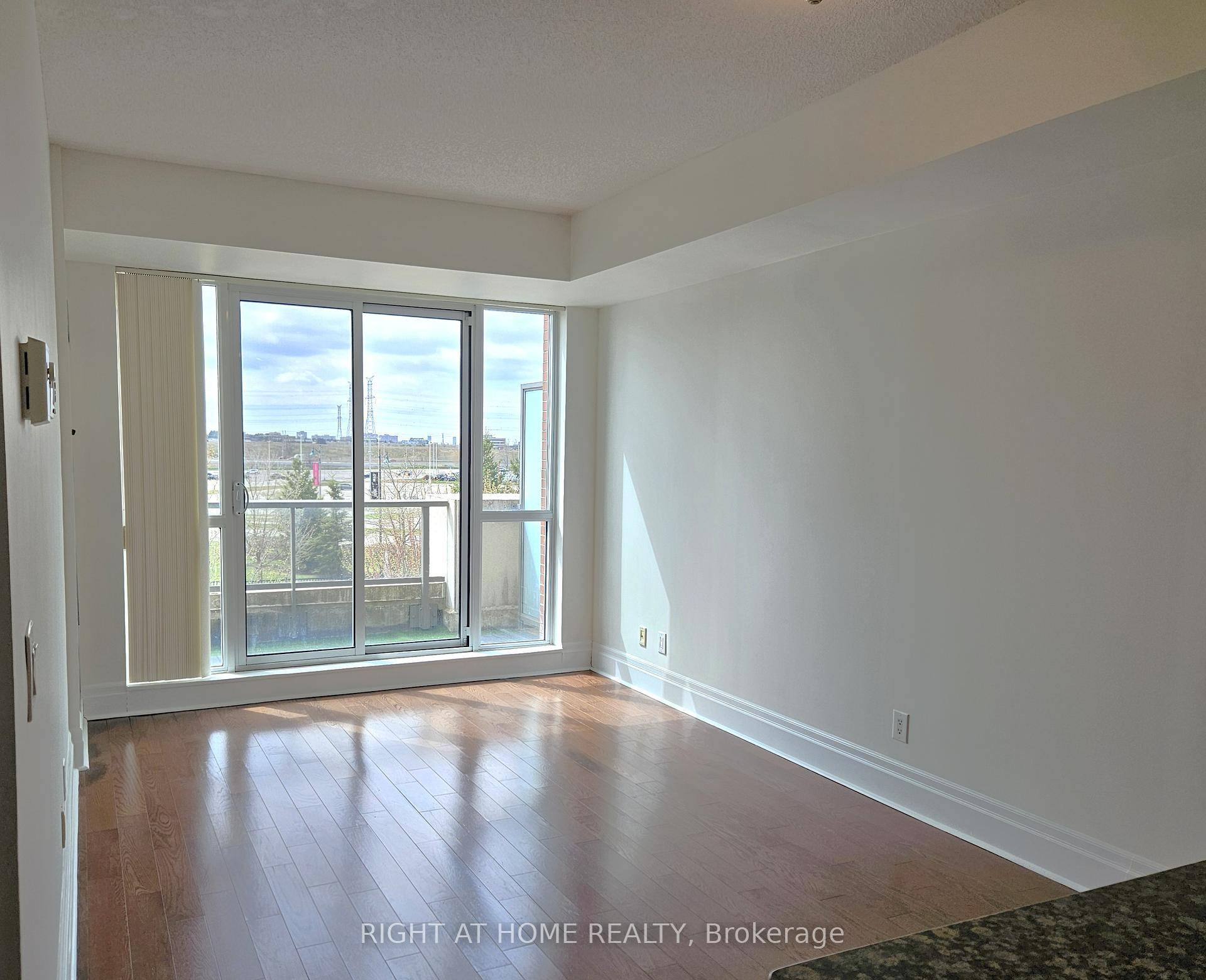 Welcome to this beautifully designed 1 bedroom den suite offering a perfect blend of comfort and convenience.