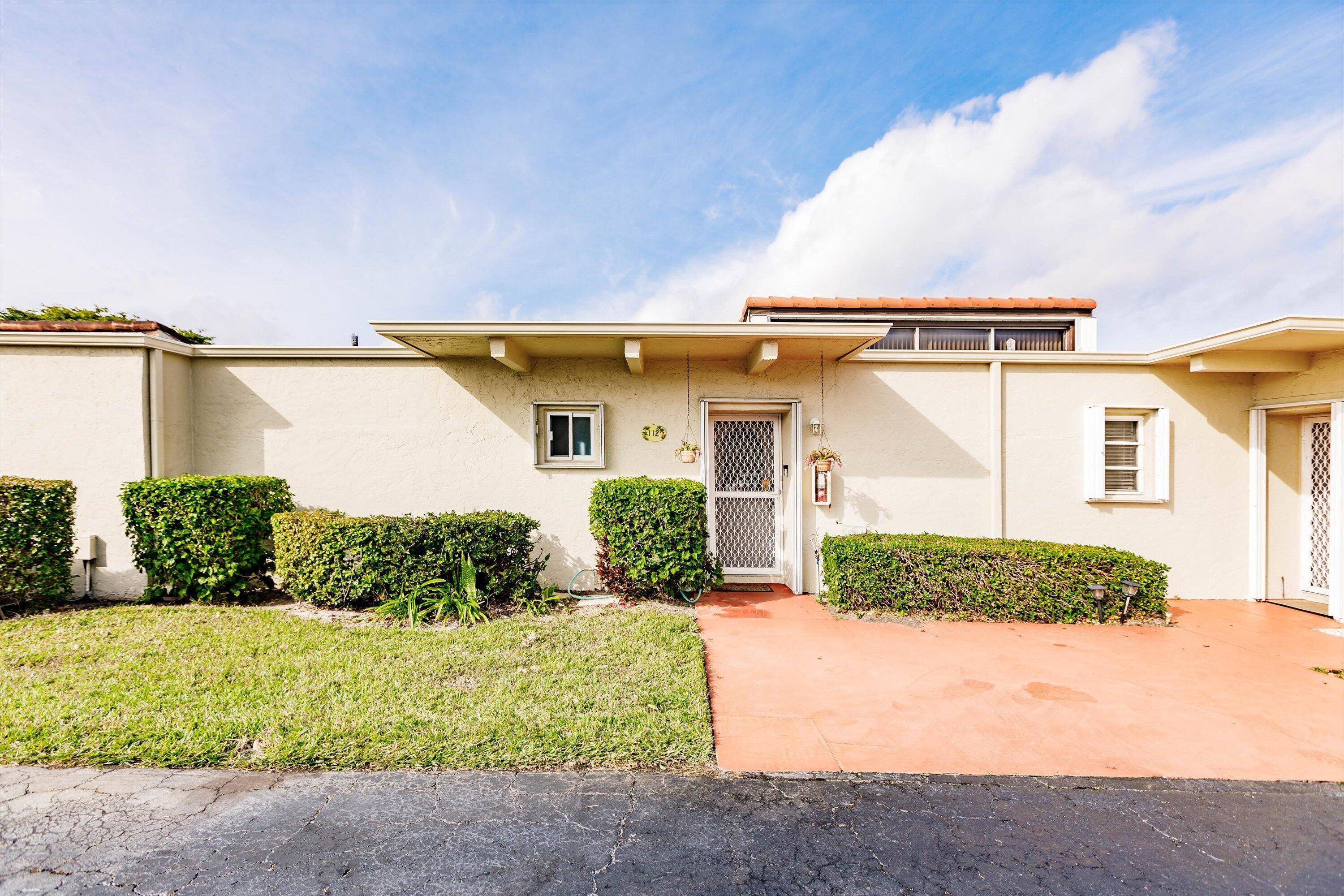 Welcome to 2534 Boundbrook Drive S, Unit 112 !