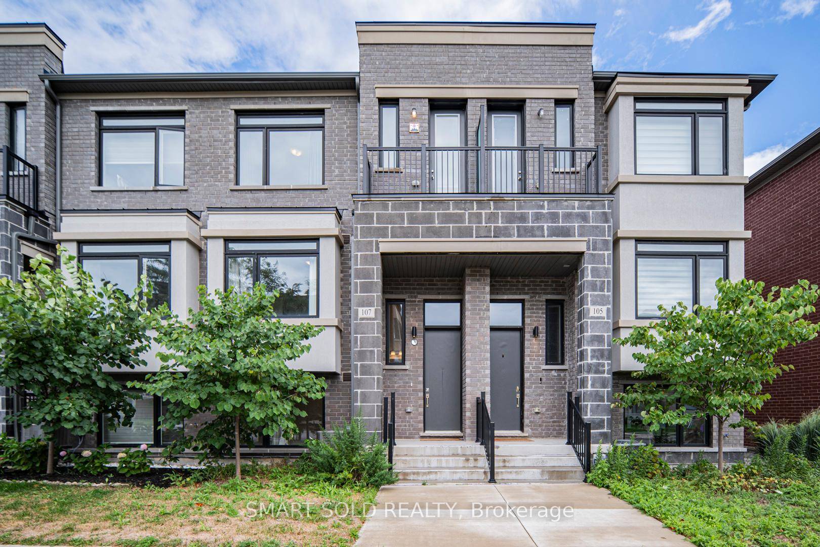 Welcome to 107 Crimson Forest Dr in the prime neighborhood of Vaughan.
