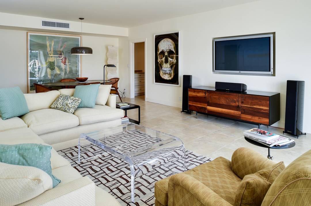 Beautiful and bright 2 2 with panoramic views of the intracoastal.