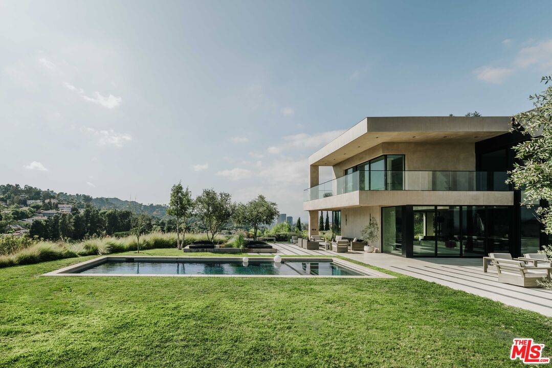 3205   Tareco Dr 5BR Hollywood Hills East La