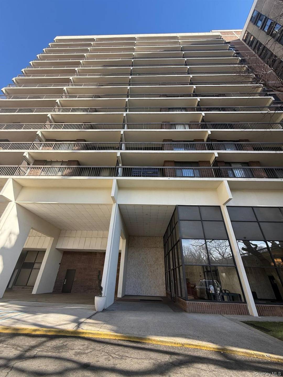 One bedroom, apartment on the 12 floor, Full kitchen, living dinning room, bedroom, bathroom.