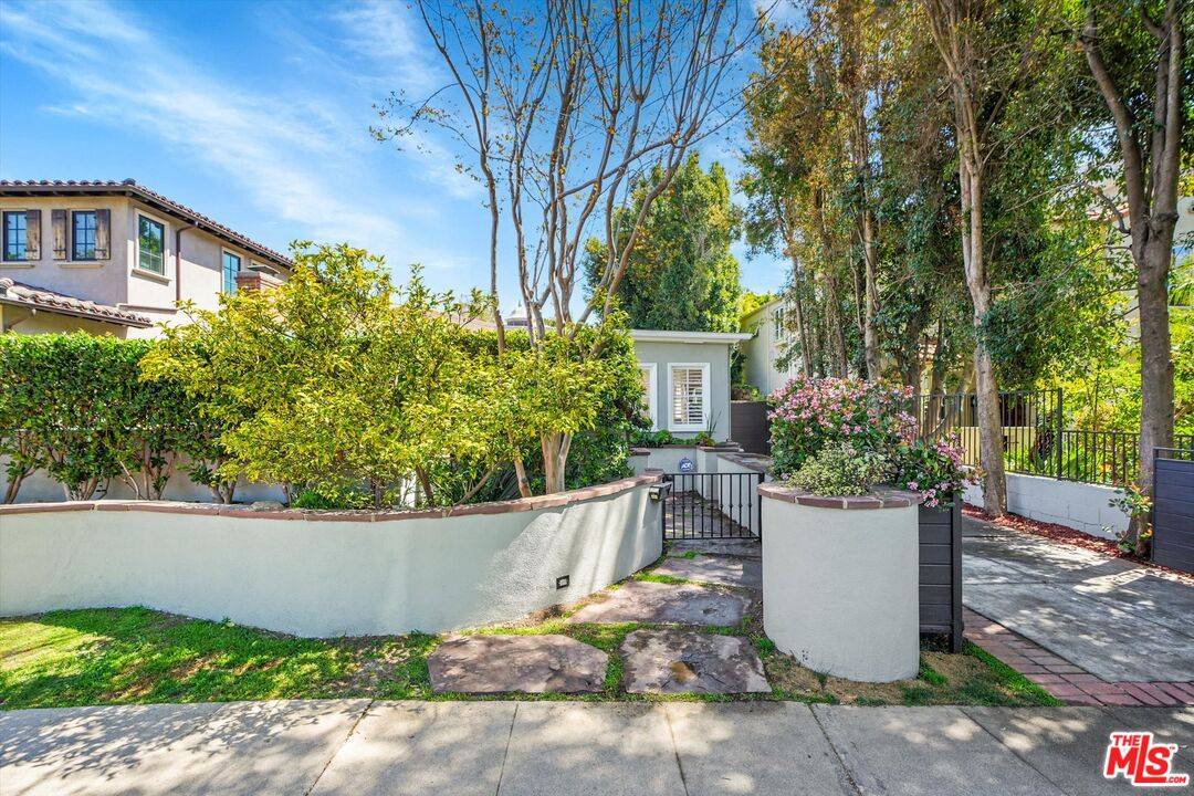 660 S Gretna Green Way 3BR Brentwood La