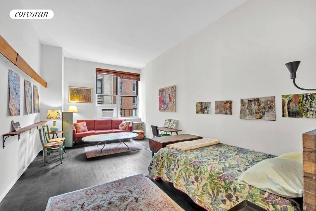This charming studio at Waverly Mews offers an opportunity to own a piece of New York history while enjoying modern convenience in one of Manhattan's most coveted neighborhoods.