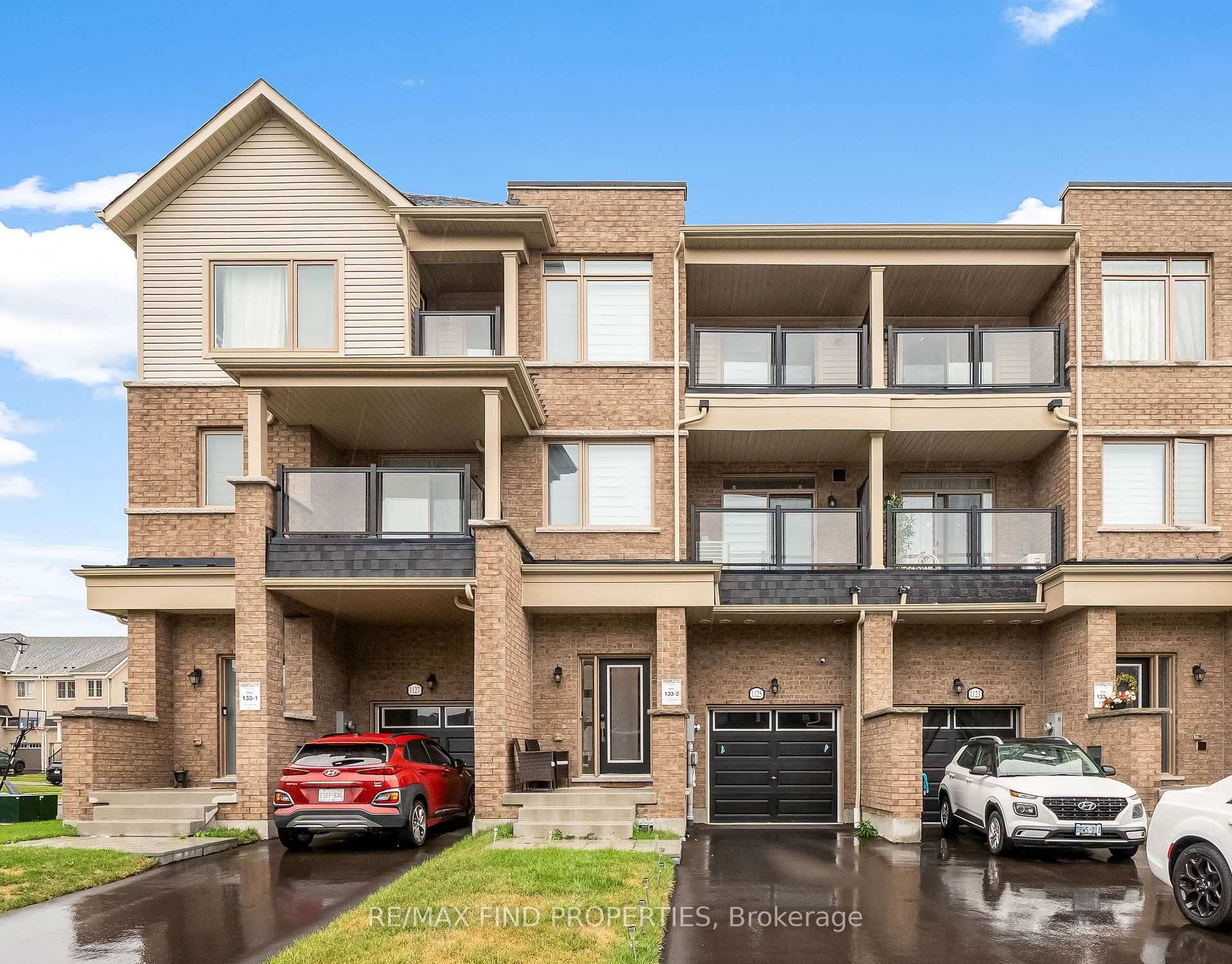 Gorgeous Approx. One Year Old, 3 Storey with No Condo Fees, FREEHOLD Townhouse !
