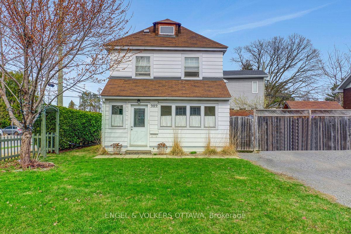 Located on a quiet, treelined street in the desirable Carlington neighbourhood, this legal duplex includes a 1 bedroom, 1 bath main floor unit complete with in unit laundry, and 2 ...