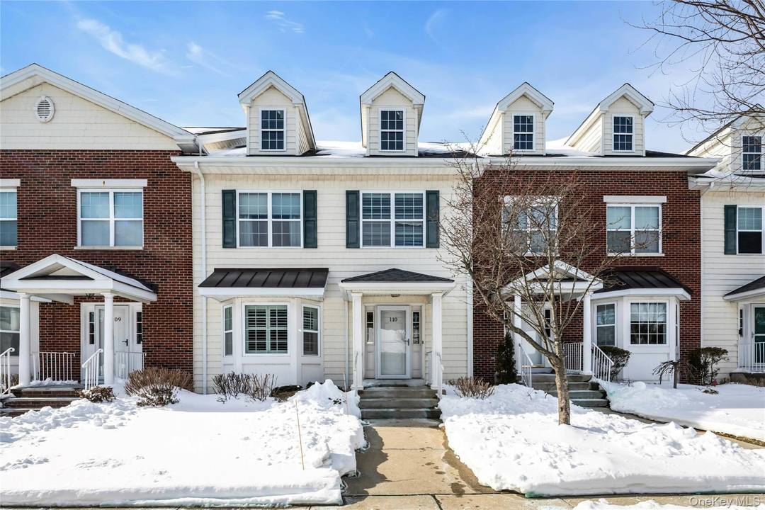 Discover this beautiful, recently updated multi level townhouse in the highly sought after gated community called The Villages West in Melville.