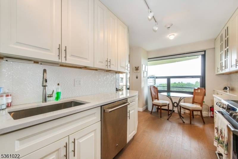 Step into luxury in this beautifully renovated apartment, perched on the ninth floor with sweeping views of the Manhattan skyline.