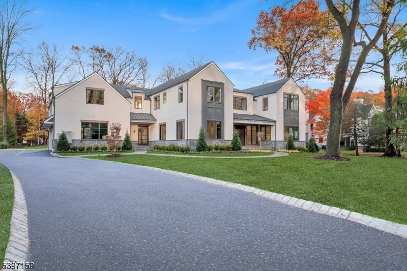 Blending privacy, sophistication, and lifestyle, this 7 BR 7.