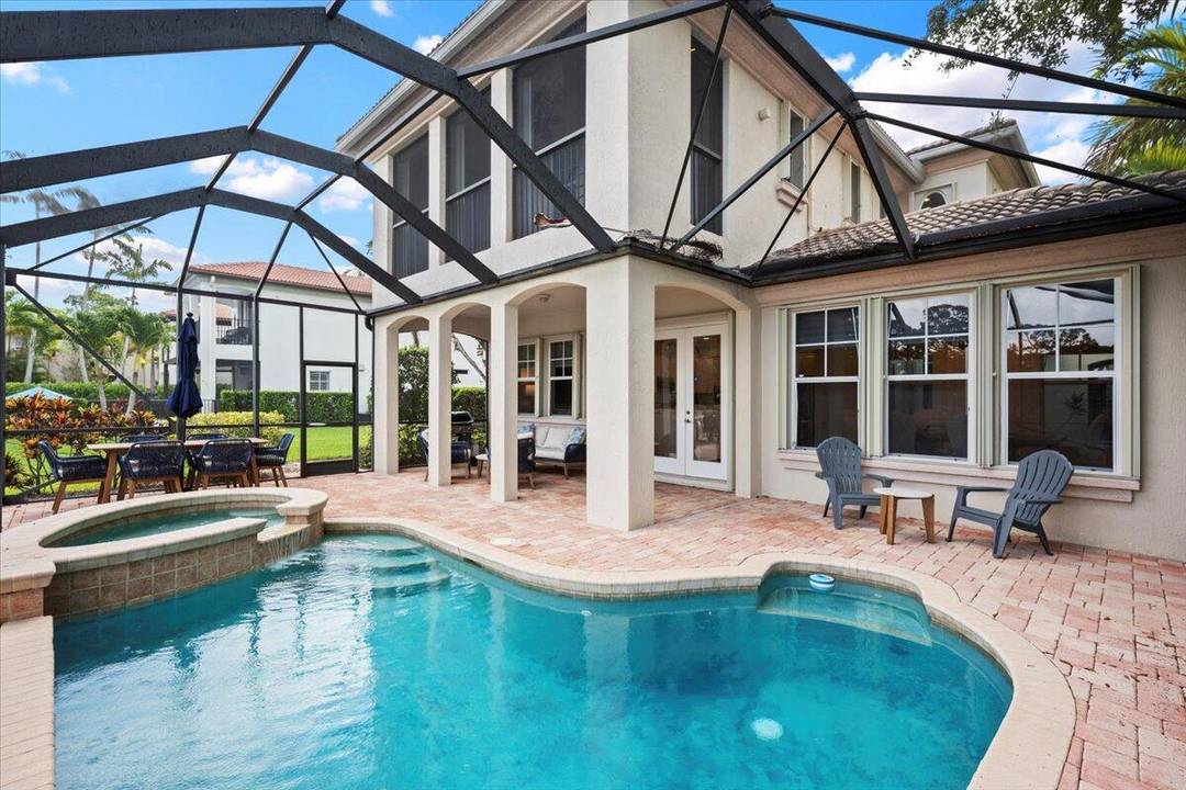 Tropical Paradise is Here !