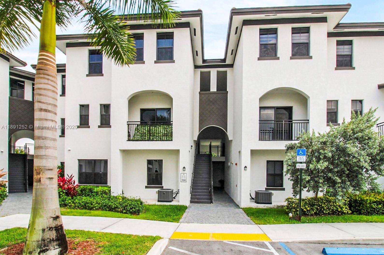 Beautiful move in ready 2 story villa perfect for families !