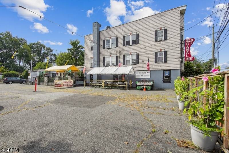 Opportunity knocks with this mixed use building offering an iconic, thriving Restaurant Bar business with a rich history and 4 residential apartments.