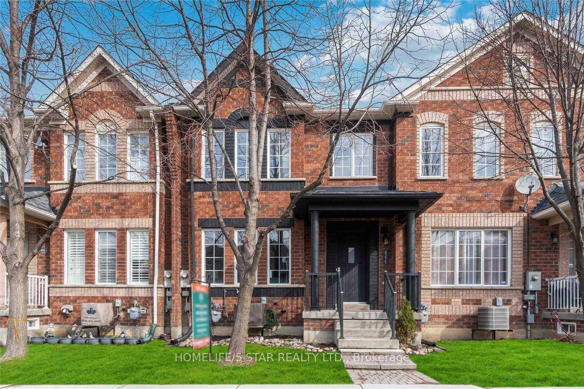 Stunning Executive Townhouse located in coveted Sonoma Heights !