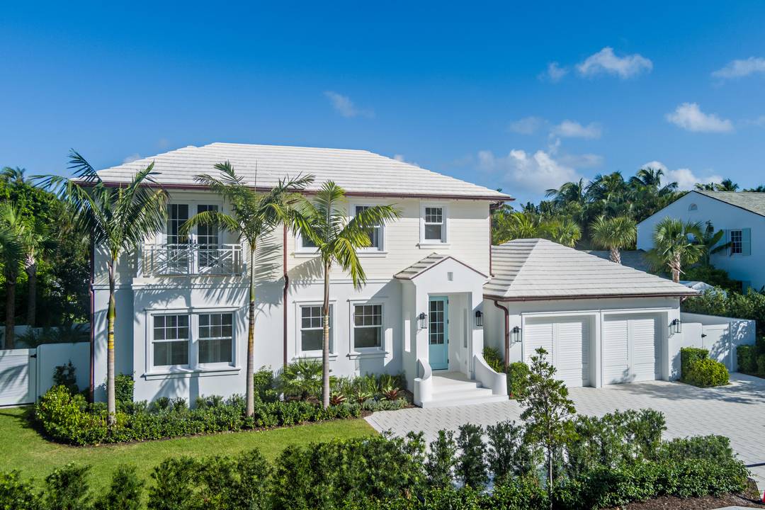 Welcome to casual elegance at its finest on the North End of Palm Beach !
