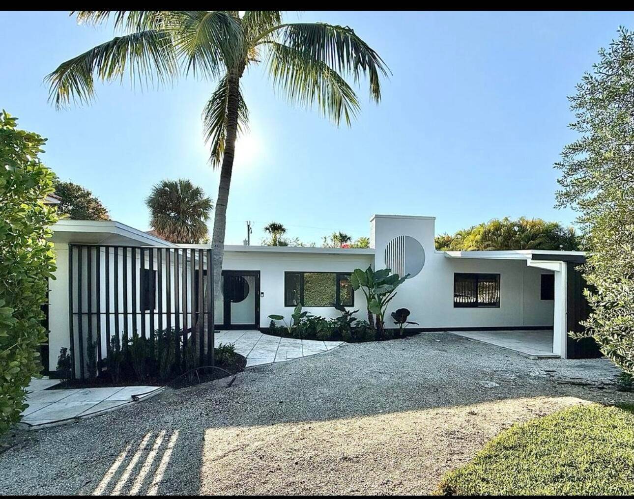 Located in the historic neighborhood of Prospect Park, this luminous home offers 4 bedrooms, 3.