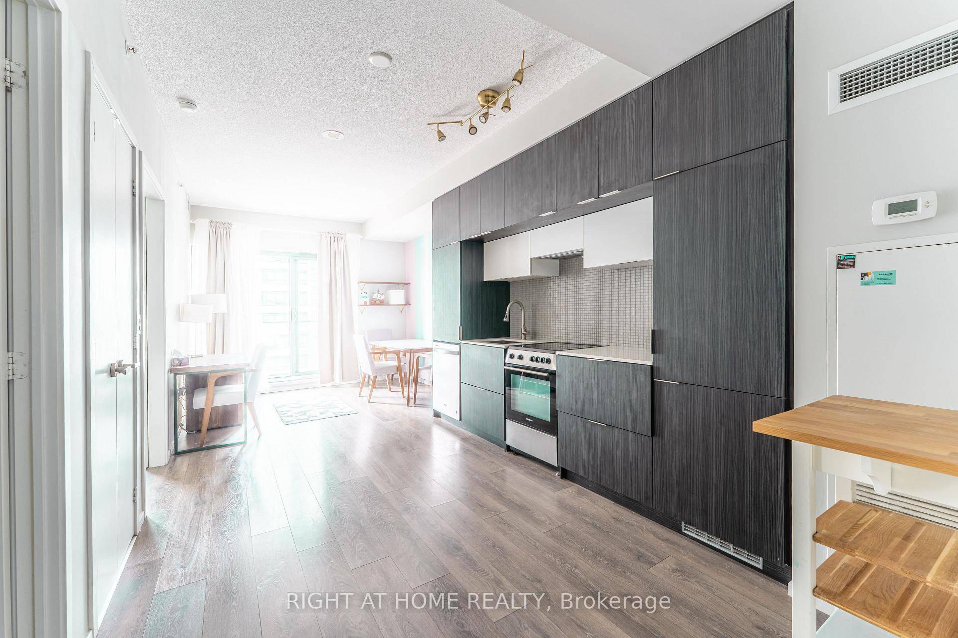 Beautiful amp ; bright south facing 1 bedroom condo suite in Toronto's downtown core.