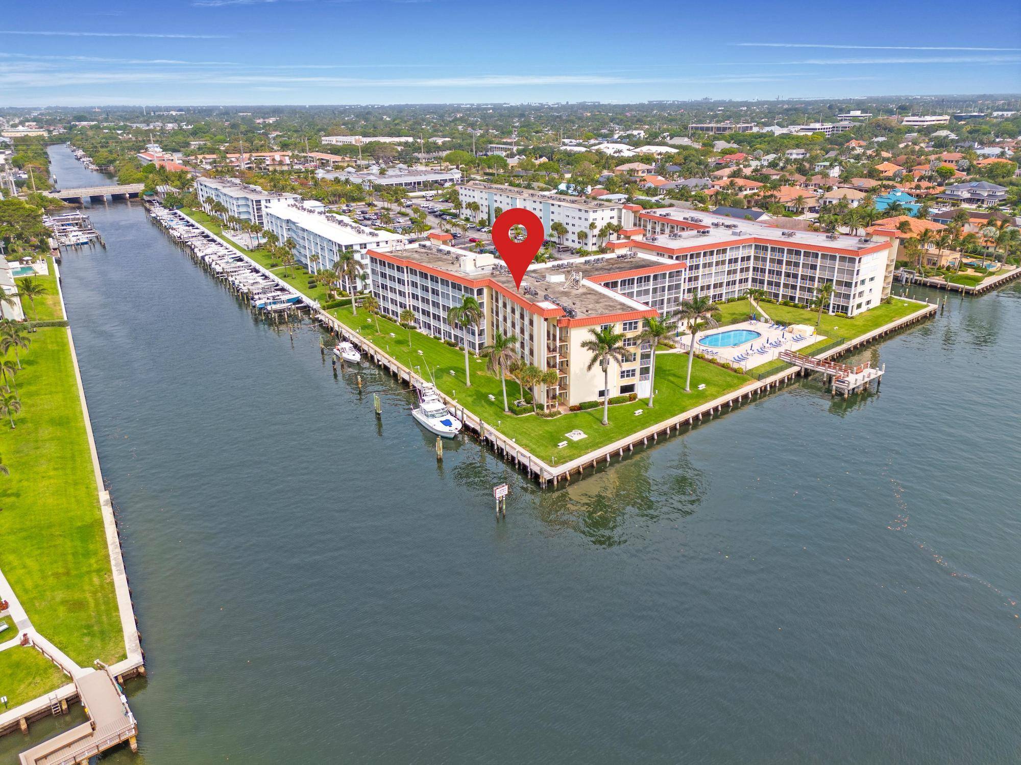 Welcome to your dream home in the heart of North Palm Beach !