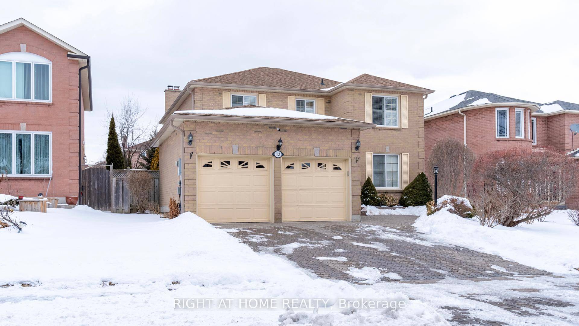 Stunning 2 storey detached home in prestigious Westney Heights !
