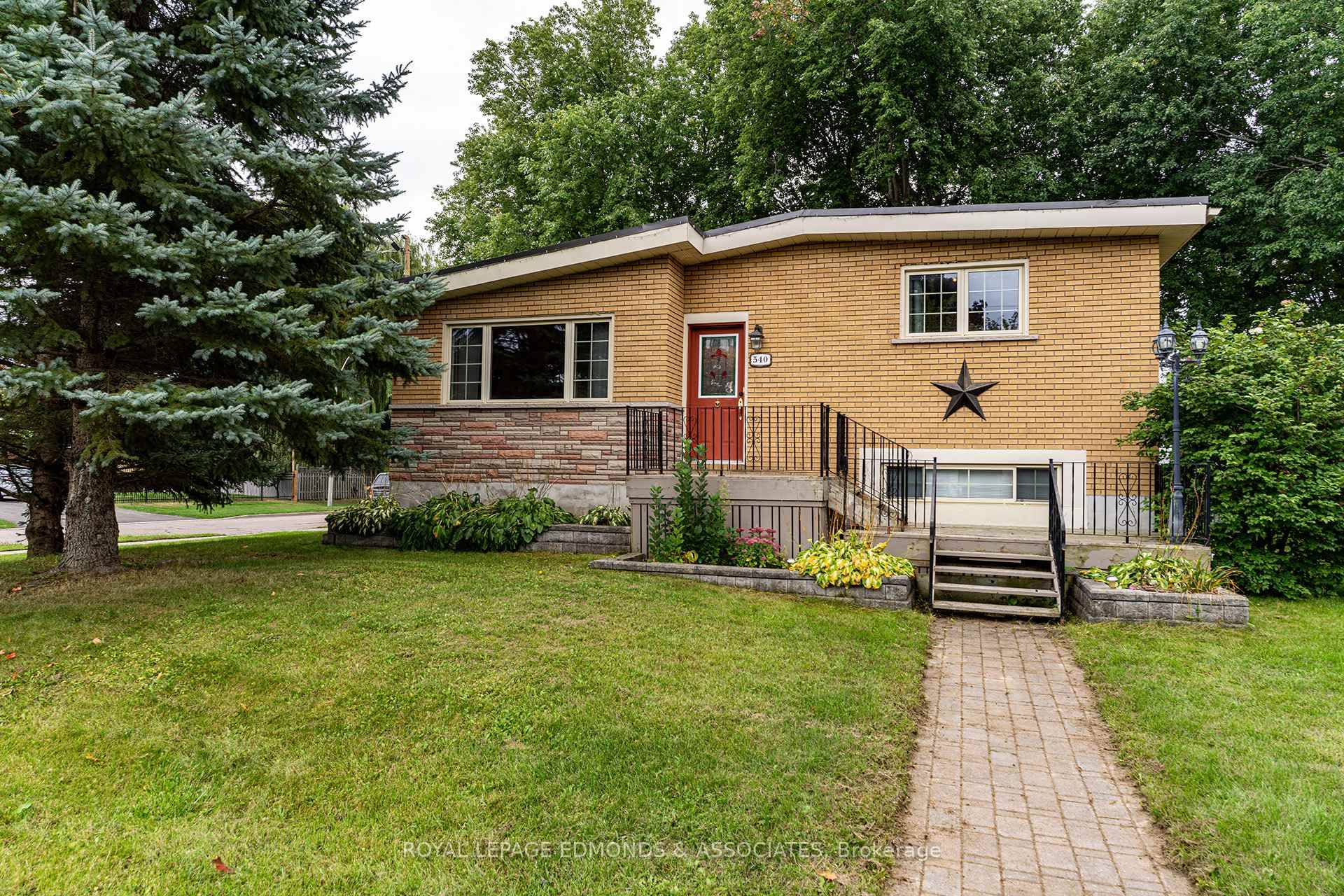 Welcome home ! This immaculate 3 bedroom, 2 bathroom split level custom build, was designed with your growing family in mind.