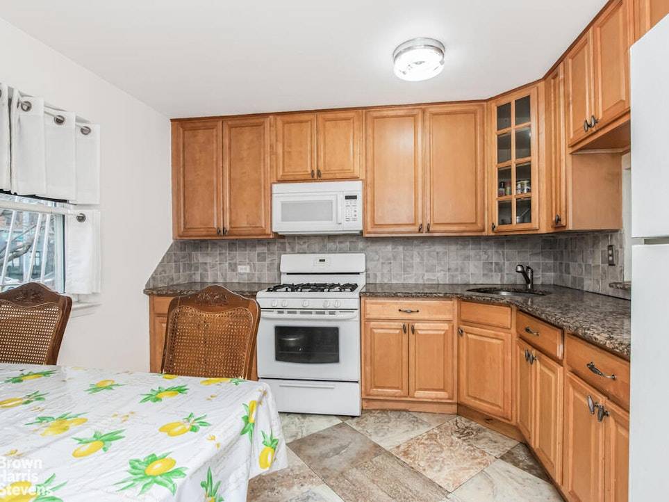 RARELY AVAILABLE Lovely 3 bed, 1.