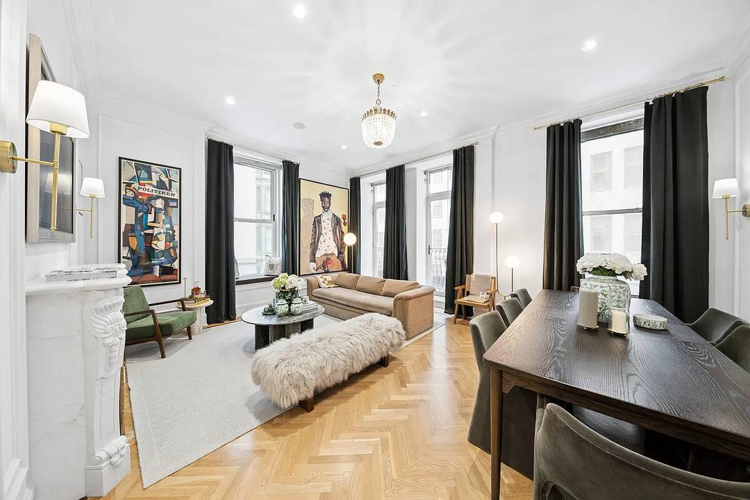 BEST PRICED TWO BEDROOM at THE PLAZA 20 LOWER than PRECONSTRUCTION PRICE in 2005 SAME LINE UNIT SOLD for 5.