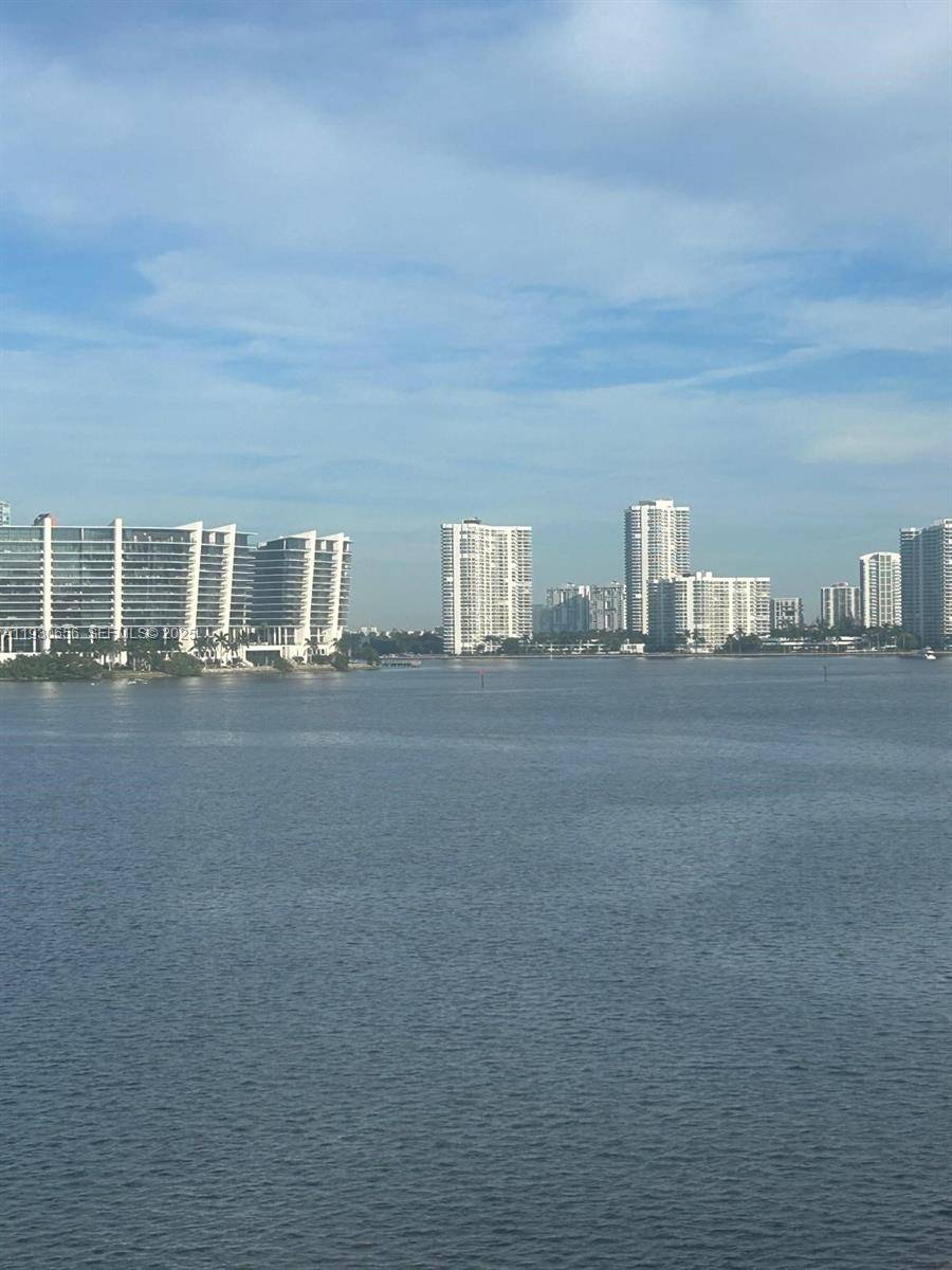 LARGE RENOVATED 2BED 2BATH UNIT WITH SPECTACULAR INTRACOASTAL VIEW.