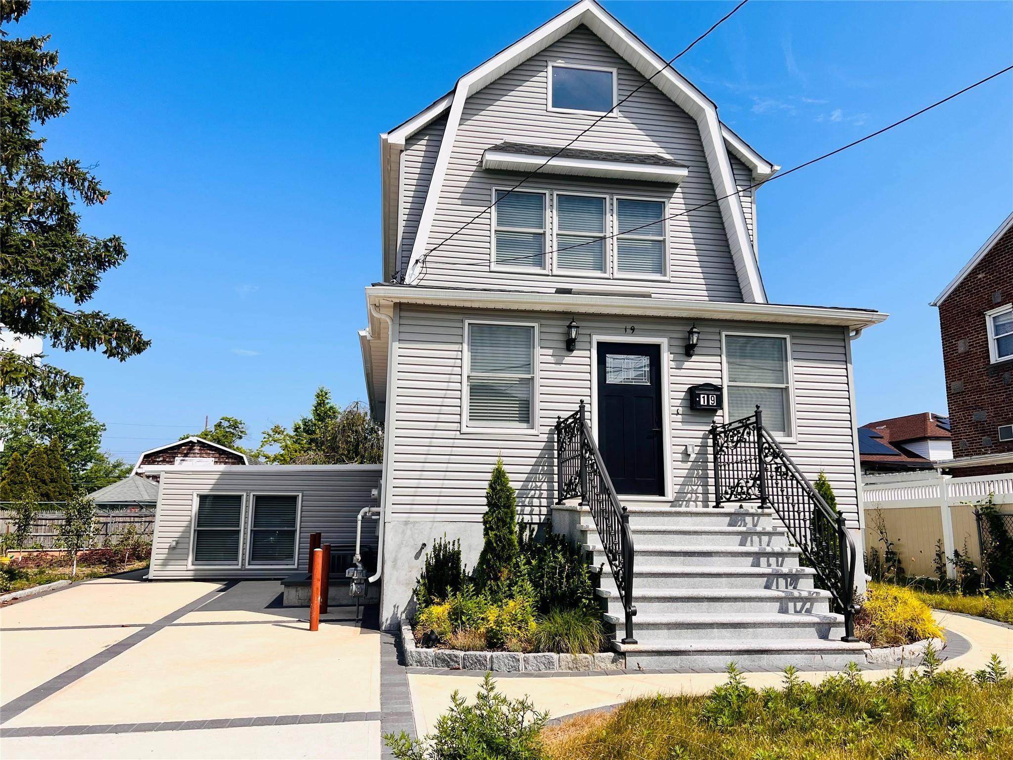 WELCOME TO YOUR DREAM HOME !