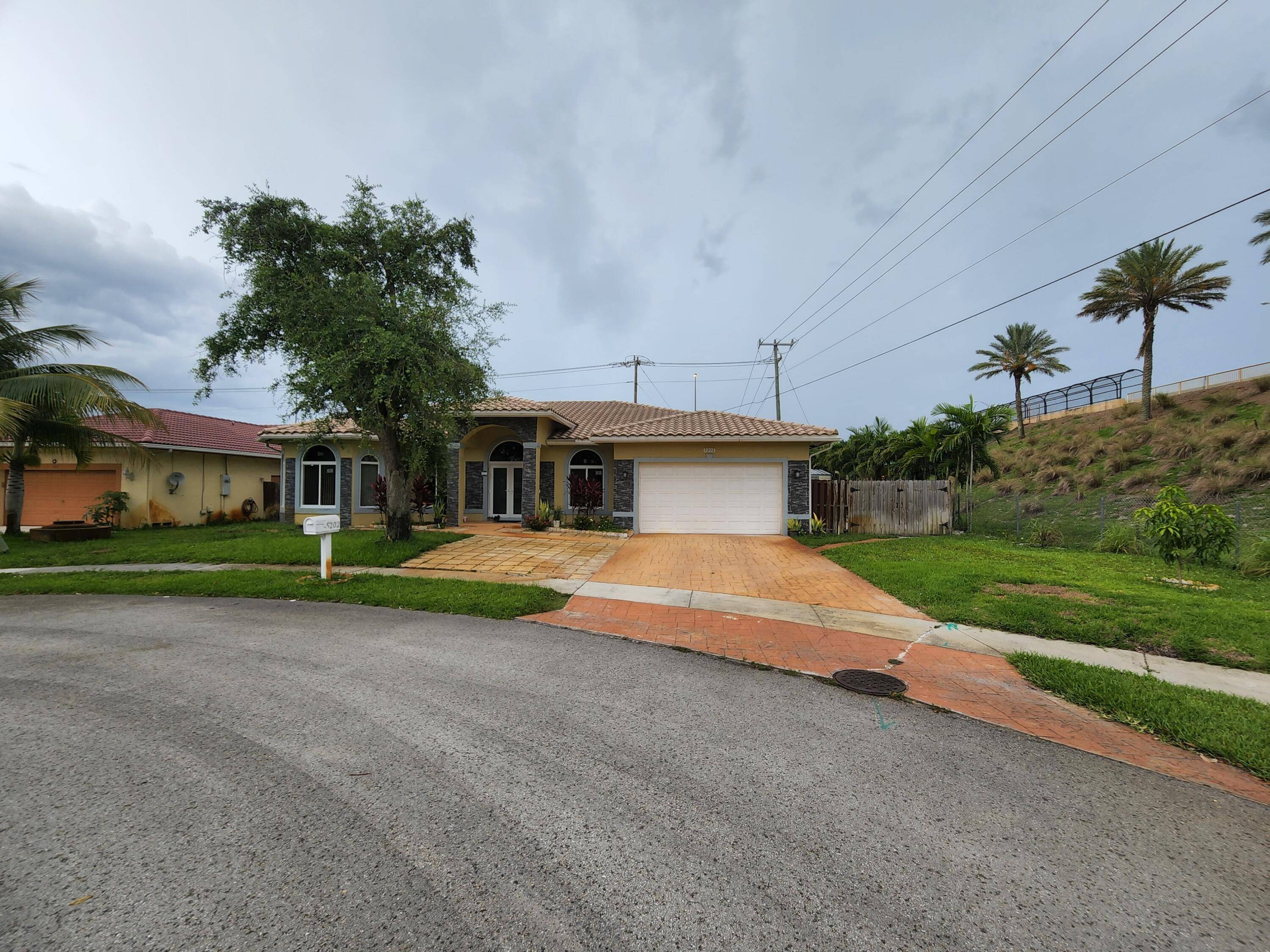 One of the newer community in Plantation, consists only 16 homes.