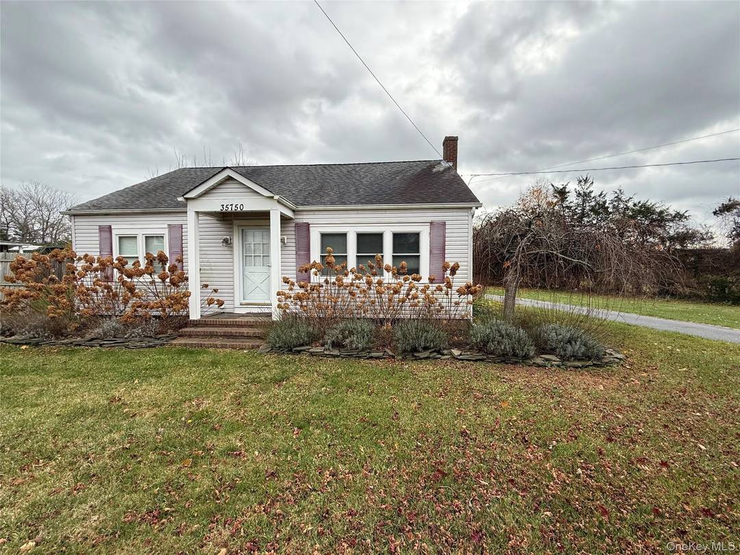 Move in ready, furnished year round rental in the sunniest hamlet of New York Cutchogue.