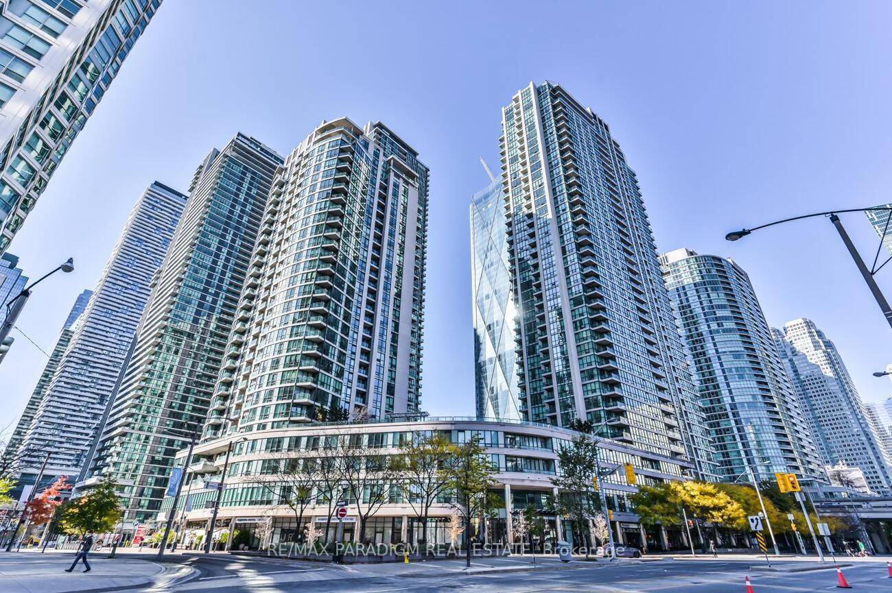 Bright amp ; Spacious 1 Bedroom Condo For Lease At The Highly Sought After 12 Yonge Street.