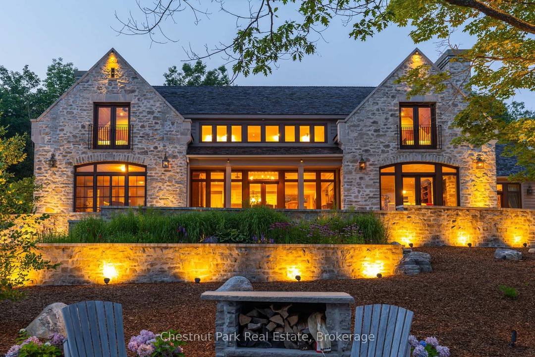 Looking for the ultimate in privacy, luxury and elegance with world class amenities at your back door ?